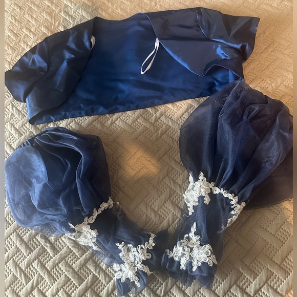 Size 14 Quinceañera dress.Shawl cover up,detachable sleeves,back,and straps. - Picture 5 of 8